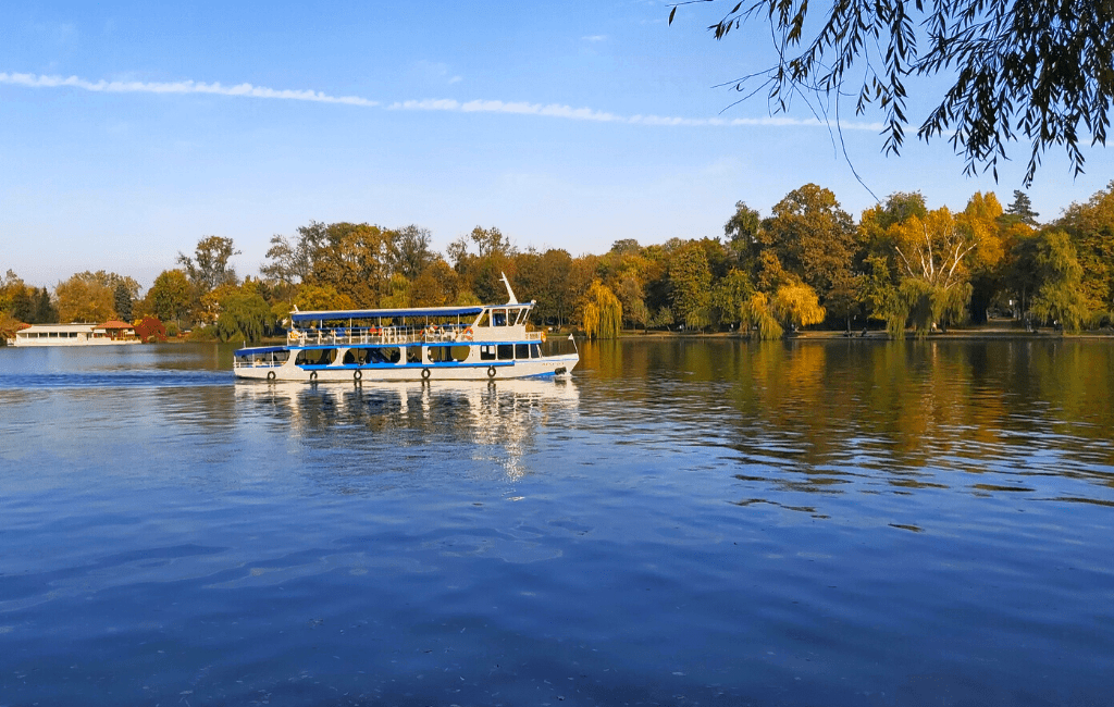 Herastrau Park lakeview