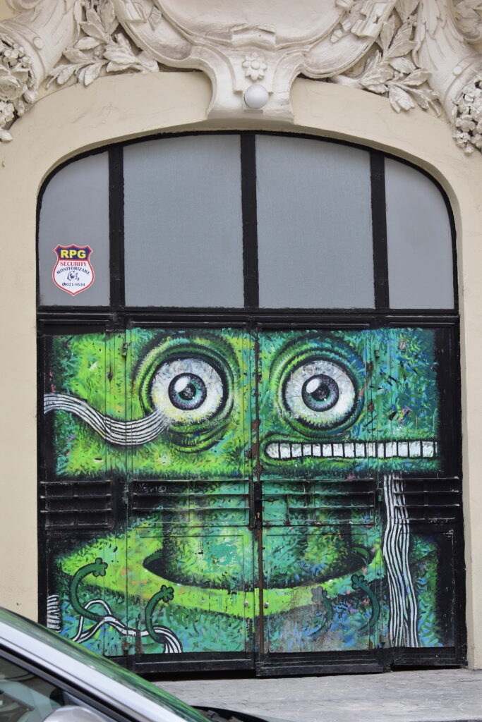 Teatru de vara Alhambra - street art Bucharest