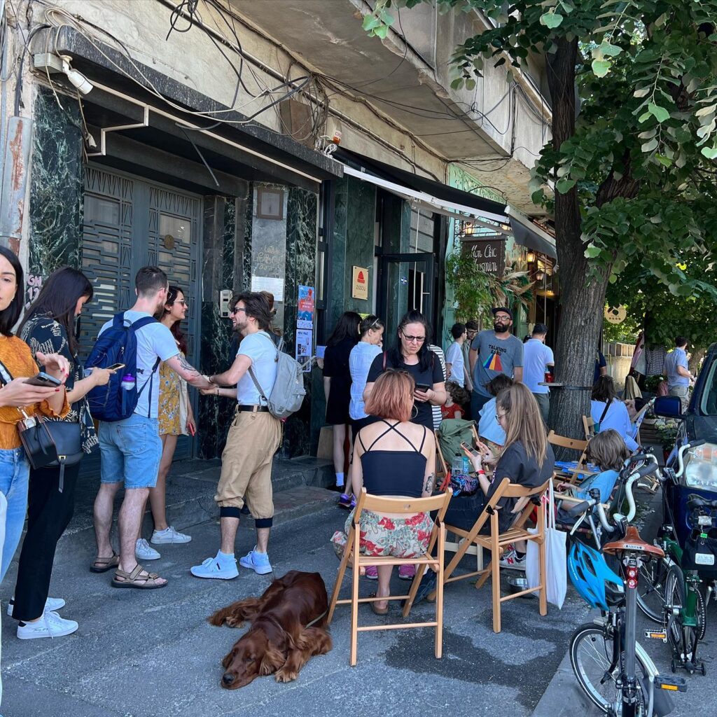 People at Cotroceni Bazaar