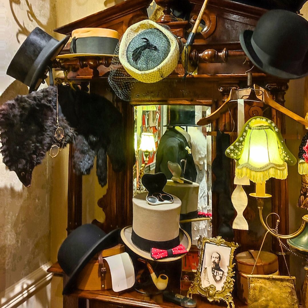 old hats for men and women in Little Paris Museum from Bucharest