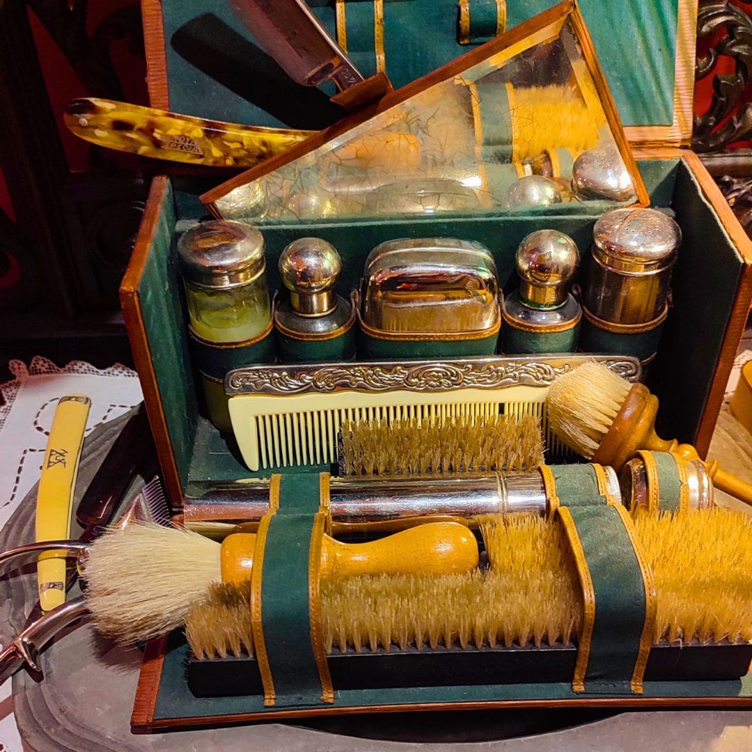 old shaving kit in Little Paris Museum Bucharest