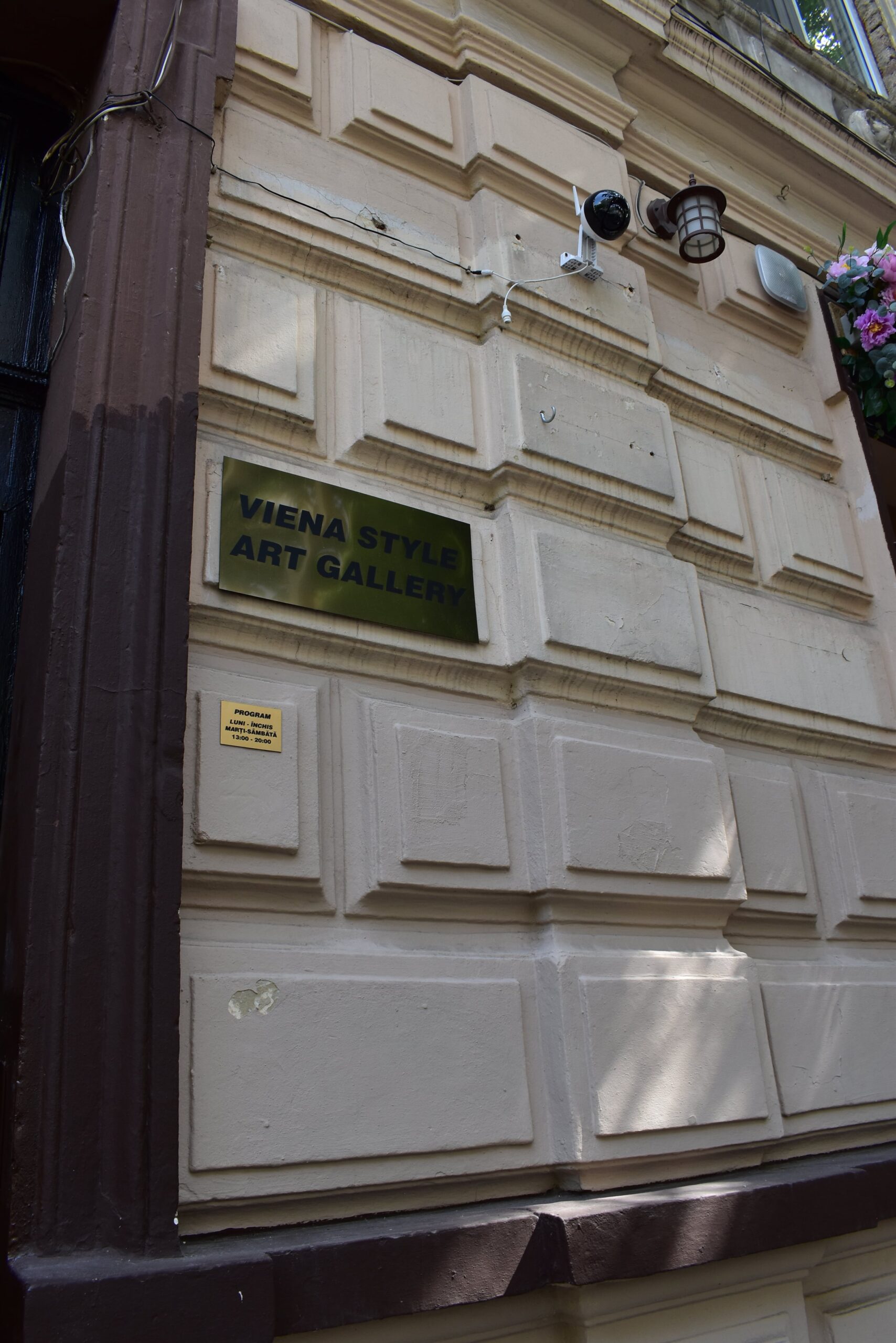 entrance of Viena Style Art Gallery in Bucharest