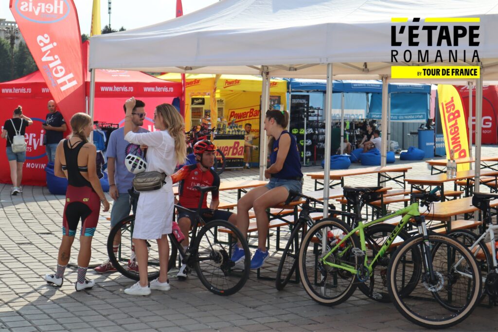 Lovers at L'Etape Romania by Tour de France