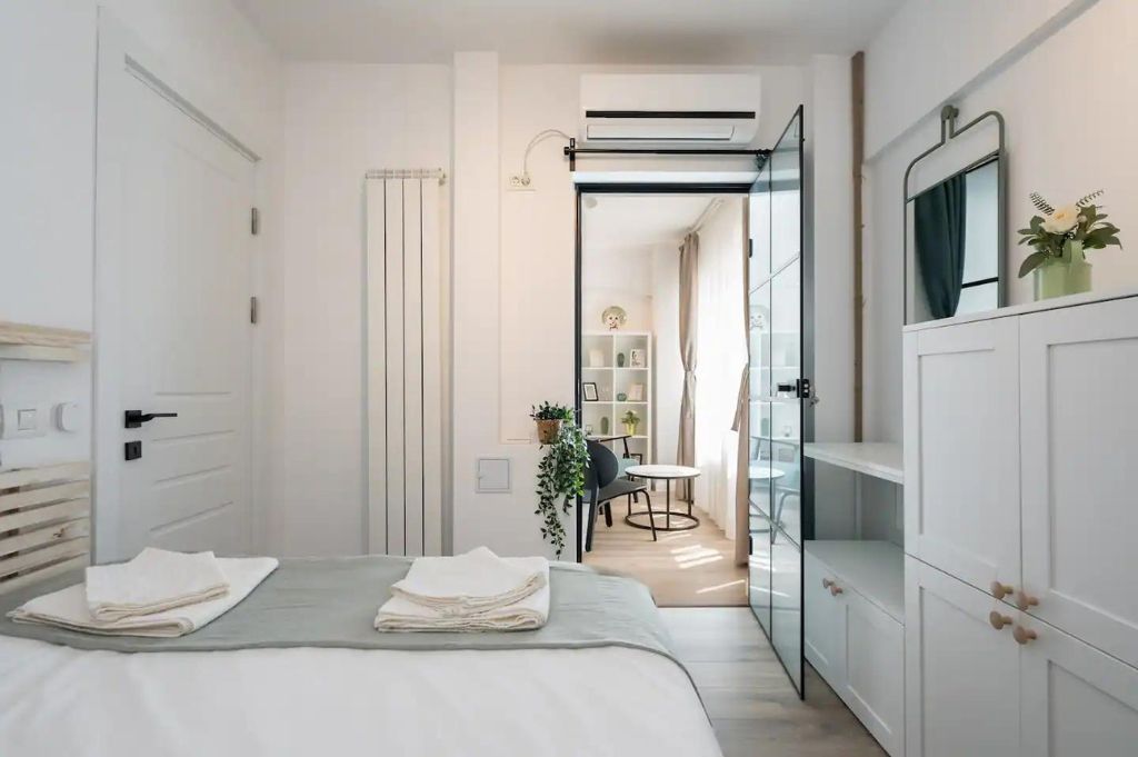 Explore the City Center - Quiet 2BR Apartment