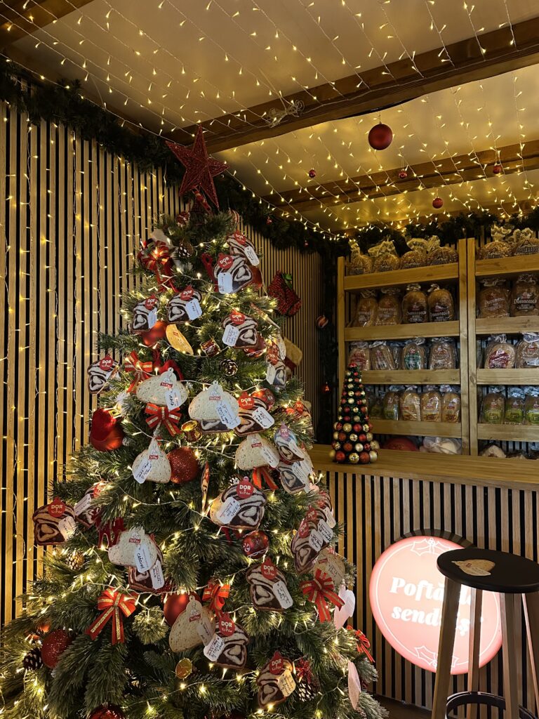 Christmas tree - Vel Pitar at West Side Christmas Market