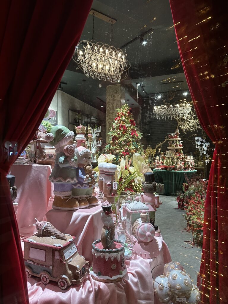 Christmas decorations in Maison Dadoo interior