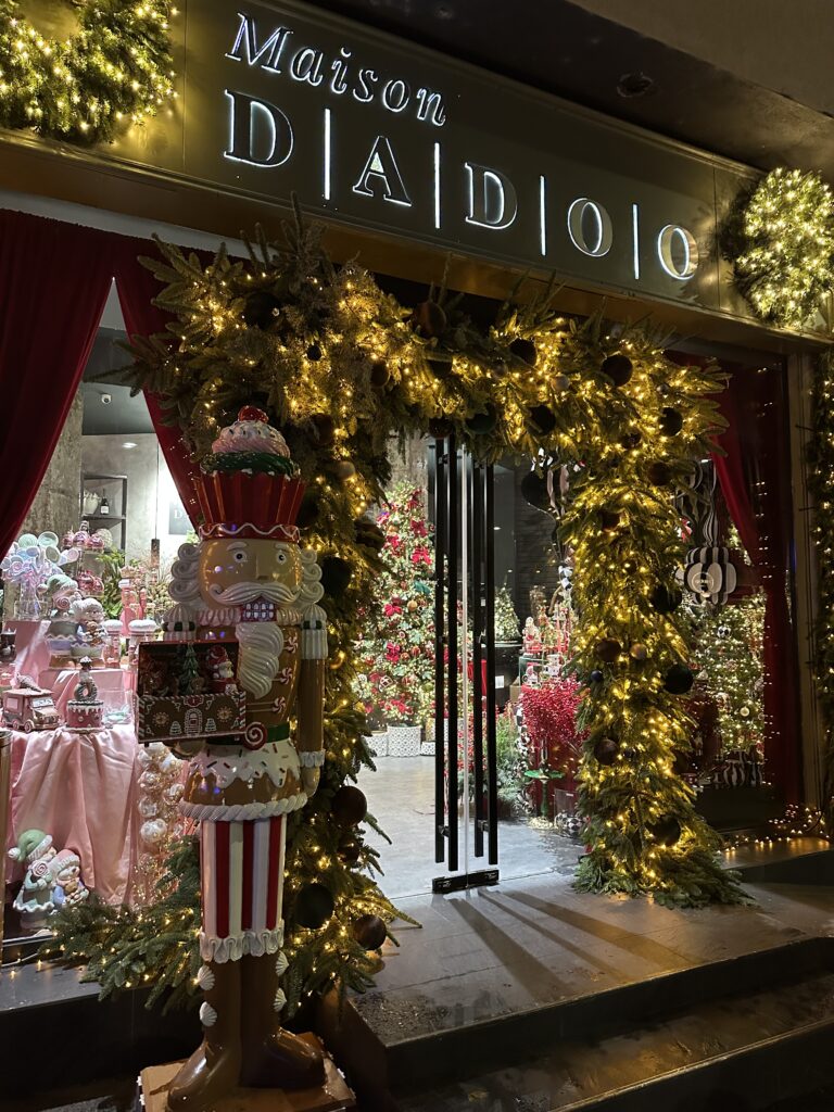 nutcracker and entrance Maison Dadoo Christmas decorations