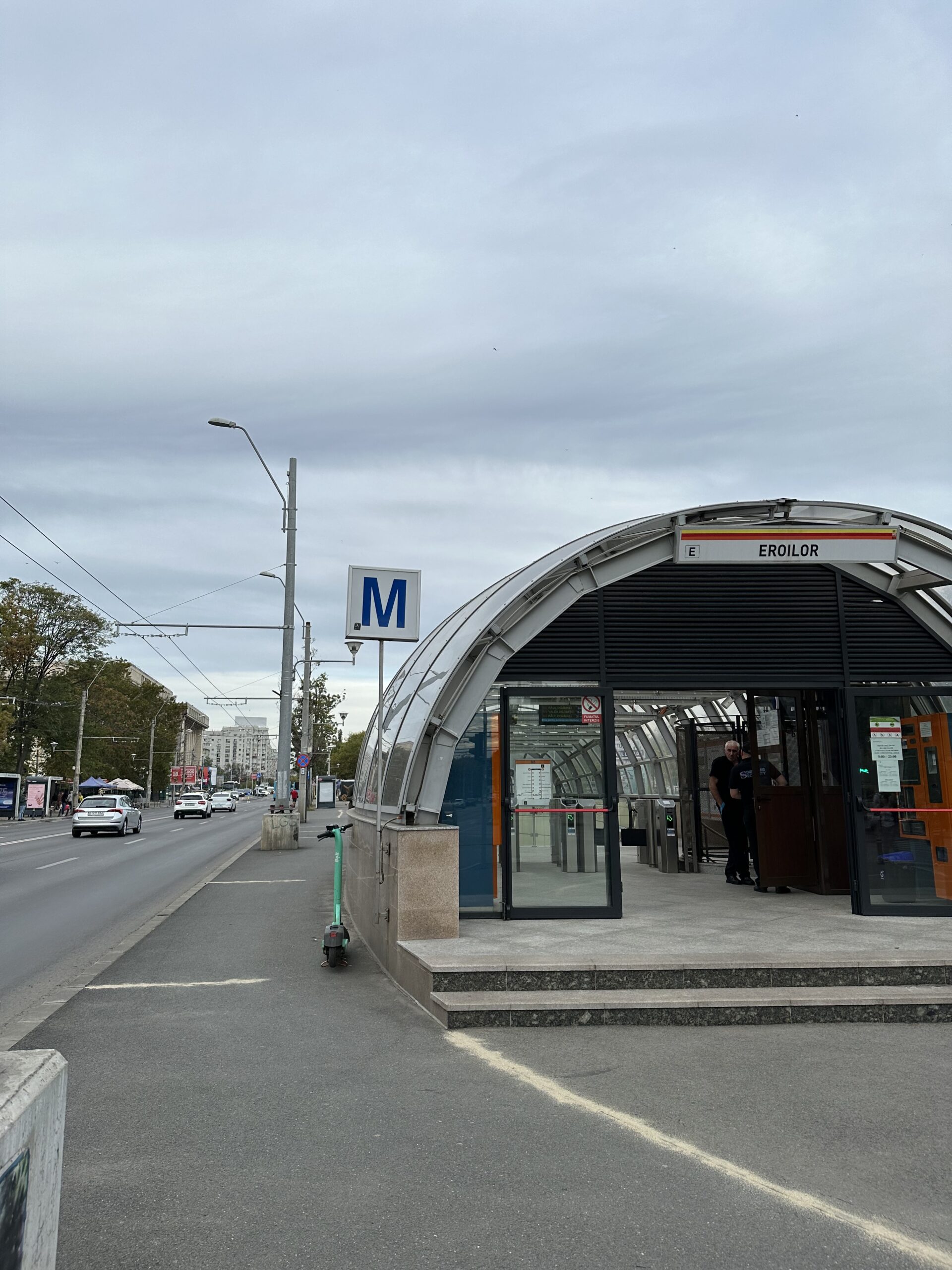 Eroilor metro station near Eroilor Park Eroilor metro station near Eroilor Park