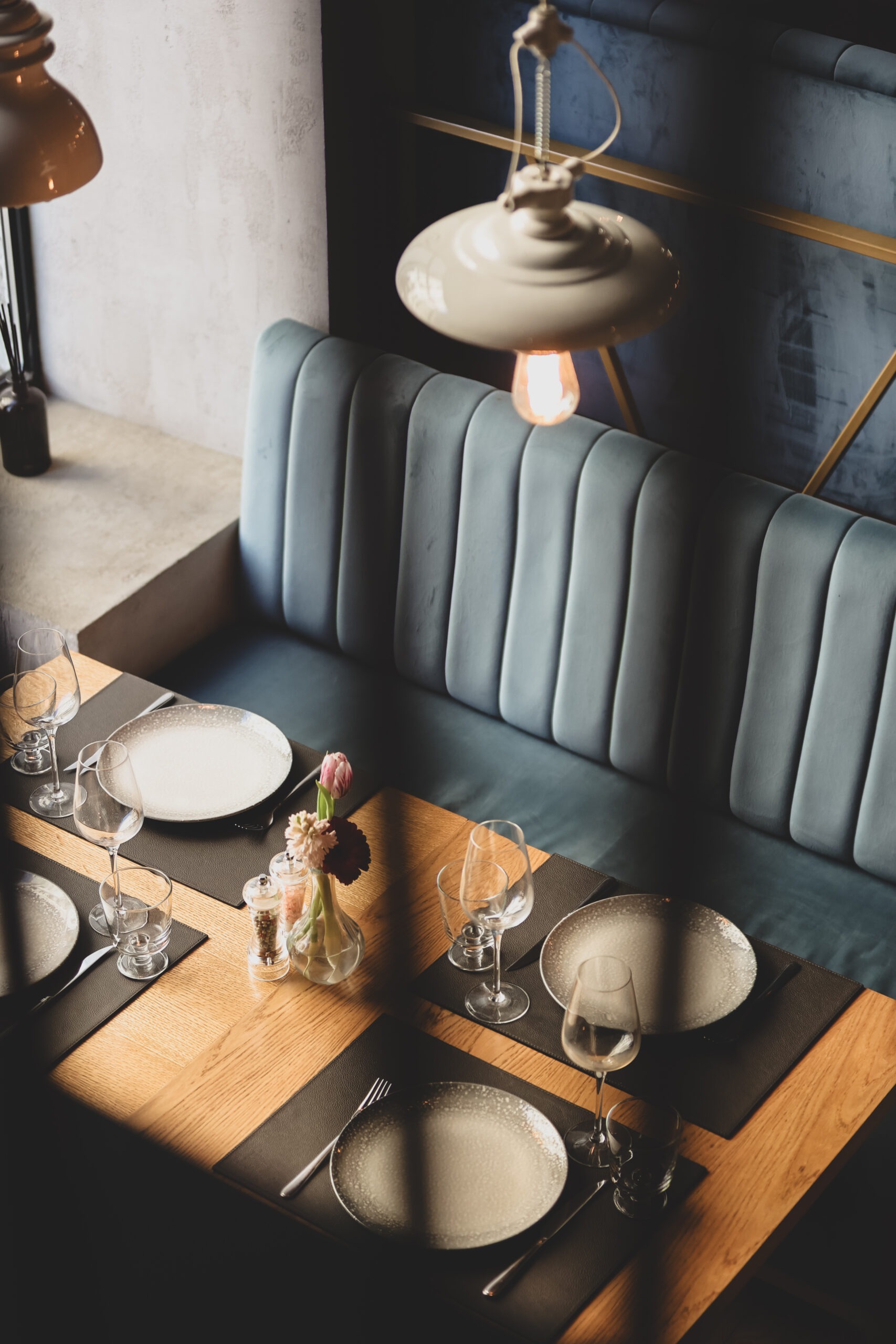 Haute Pepper table