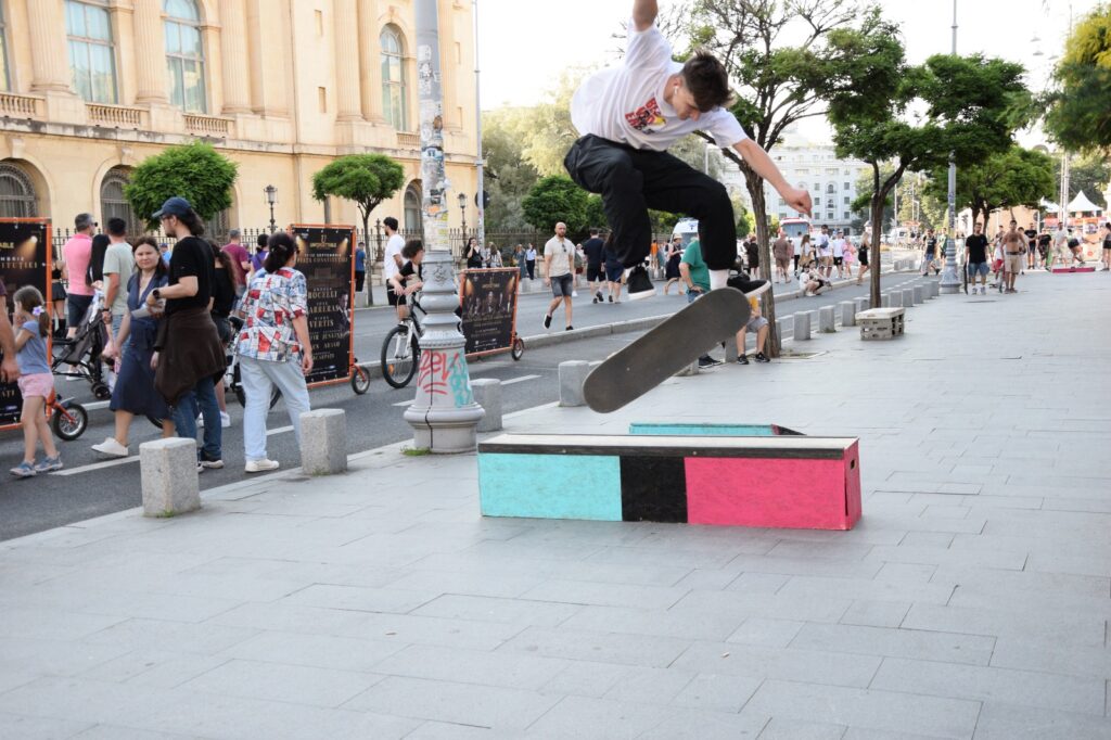 Skateboard on Calea Victoriei