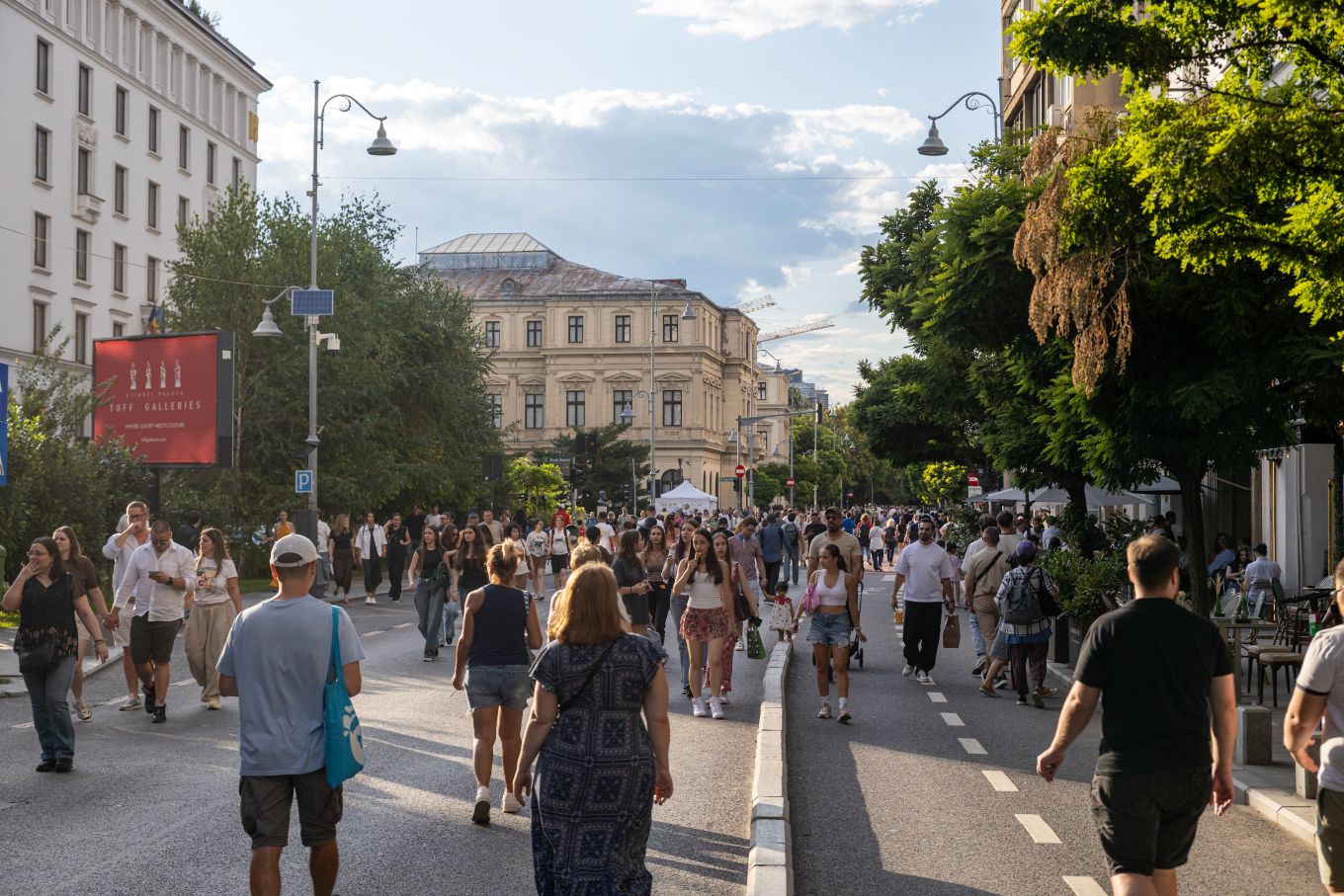 Walking on Calea Victoriei during Open Streets